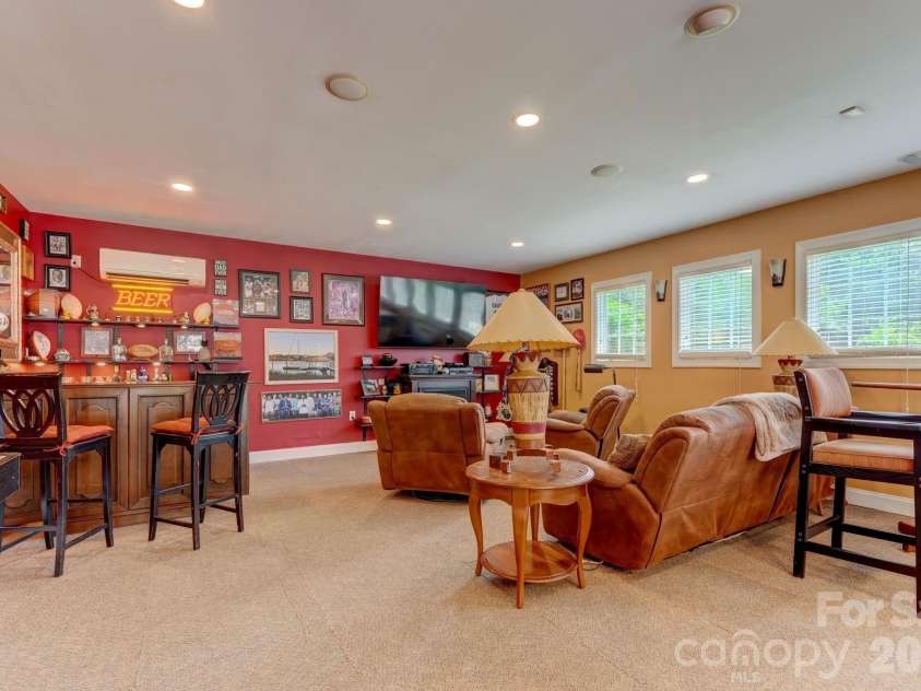 8106 Breezy Hill Drive, Browns Summit, NC 27214.  MLS# CAR4395064, YatesRealty ID 31244. 