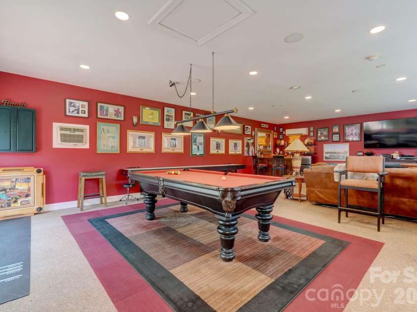 8106 Breezy Hill Drive, Browns Summit, NC 27214.  MLS# CAR4395064, YatesRealty ID 31244. 
