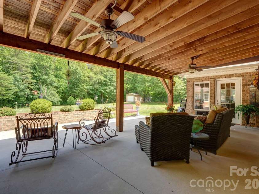 8106 Breezy Hill Drive, Browns Summit, NC 27214.  MLS# CAR4395064, YatesRealty ID 31244. 