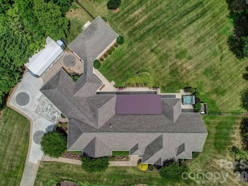 8106 Breezy Hill Drive, Browns Summit, NC 27214.  MLS# CAR4395064, YatesRealty ID 31244. 