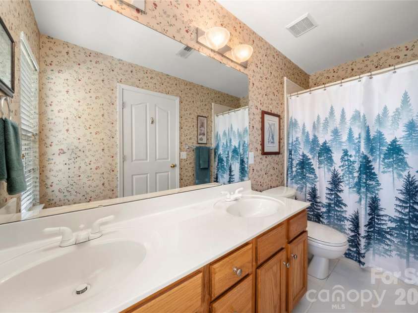 7641 Bluff Point Lane, Denver, NC 28037.  MLS# CAR4395074, YatesRealty ID 31245. 