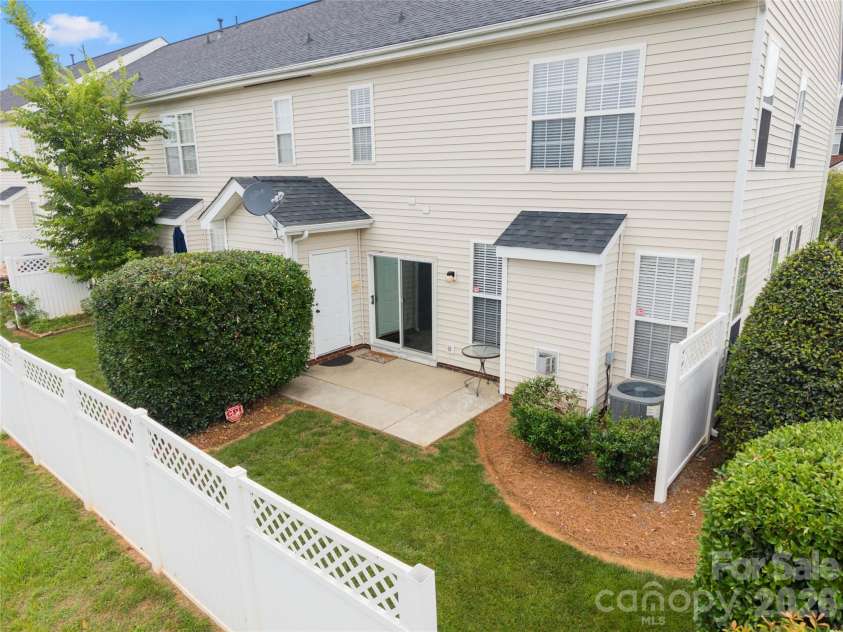 7641 Bluff Point Lane, Denver, NC 28037.  MLS# CAR4395074, YatesRealty ID 31245. 
