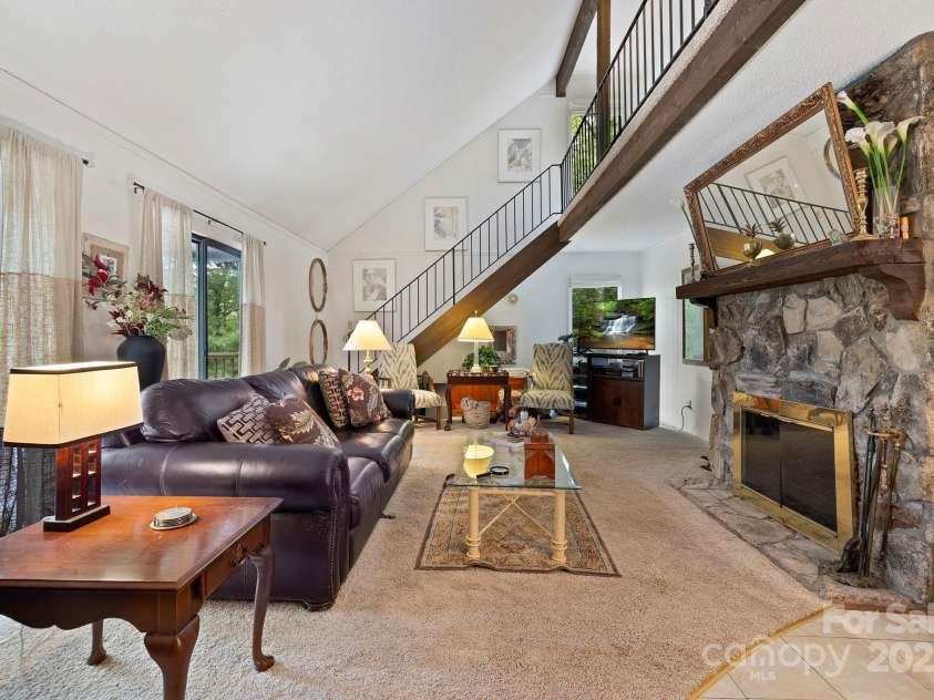 571 Tsisqua Circle, Brevard, NC 28712.  MLS# CAR4290327, YatesRealty ID 31248. 