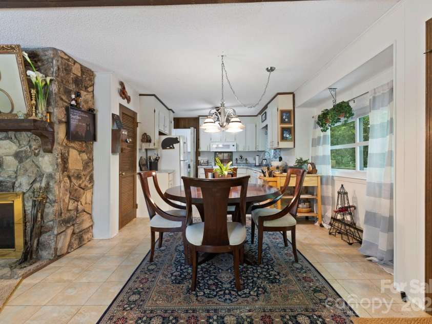 571 Tsisqua Circle, Brevard, NC 28712.  MLS# CAR4290327, YatesRealty ID 31248. 