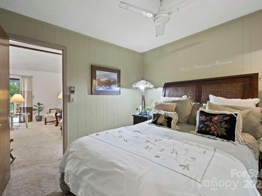 571 Tsisqua Circle, Brevard, NC 28712.  MLS# CAR4290327, YatesRealty ID 31248. 