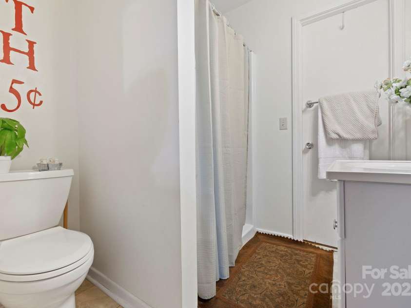 571 Tsisqua Circle, Brevard, NC 28712.  MLS# CAR4290327, YatesRealty ID 31248. 