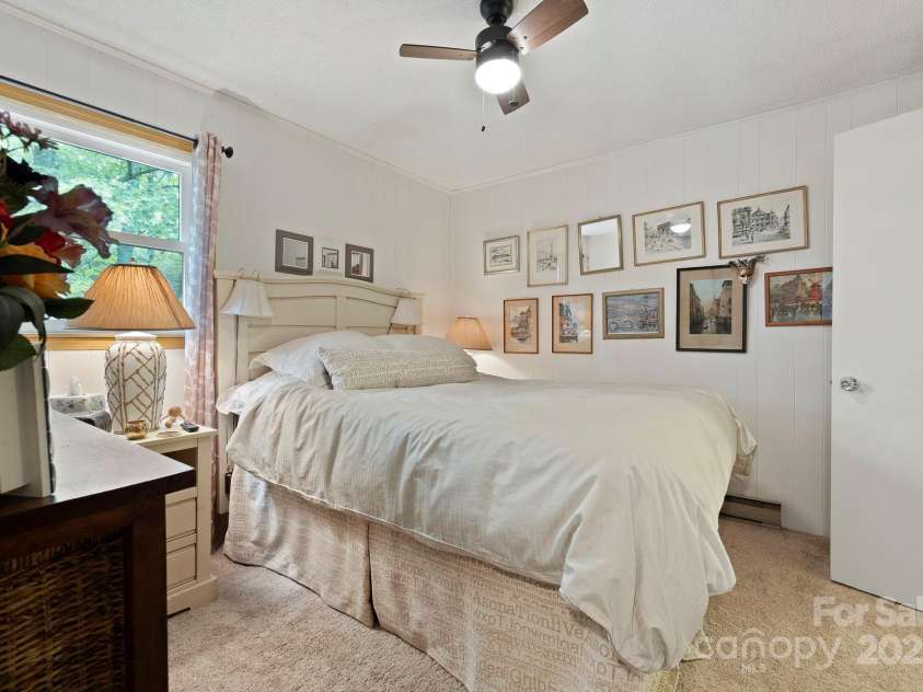 571 Tsisqua Circle, Brevard, NC 28712.  MLS# CAR4290327, YatesRealty ID 31248. 