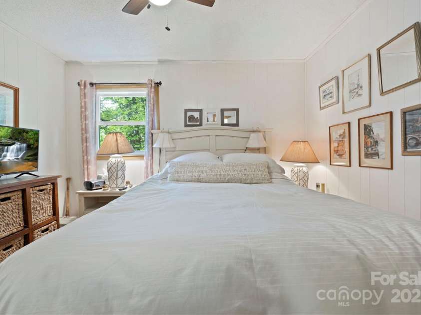 571 Tsisqua Circle, Brevard, NC 28712.  MLS# CAR4290327, YatesRealty ID 31248. 