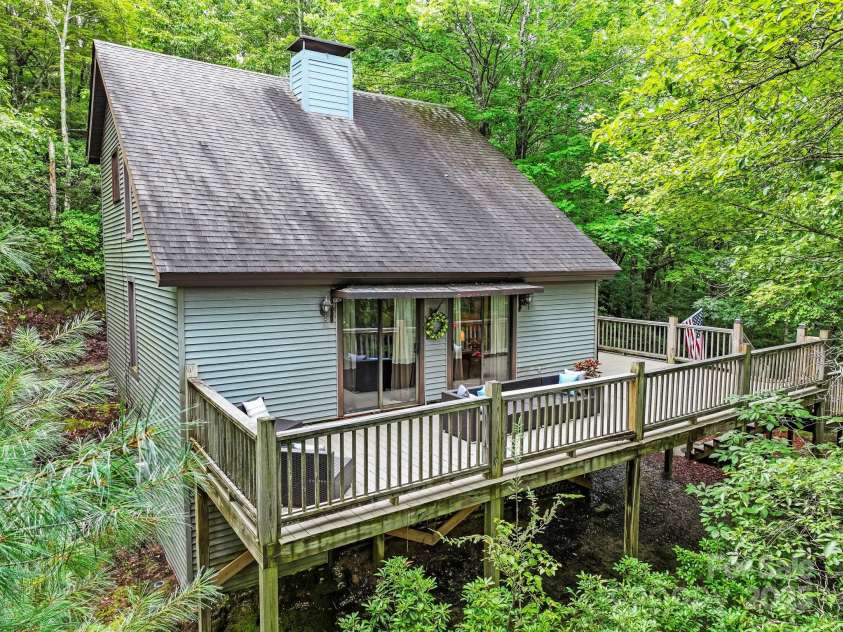 571 Tsisqua Circle, Brevard, NC 28712.  MLS# CAR4290327, YatesRealty ID 31248. 