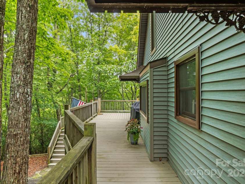 571 Tsisqua Circle, Brevard, NC 28712.  MLS# CAR4290327, YatesRealty ID 31248. 