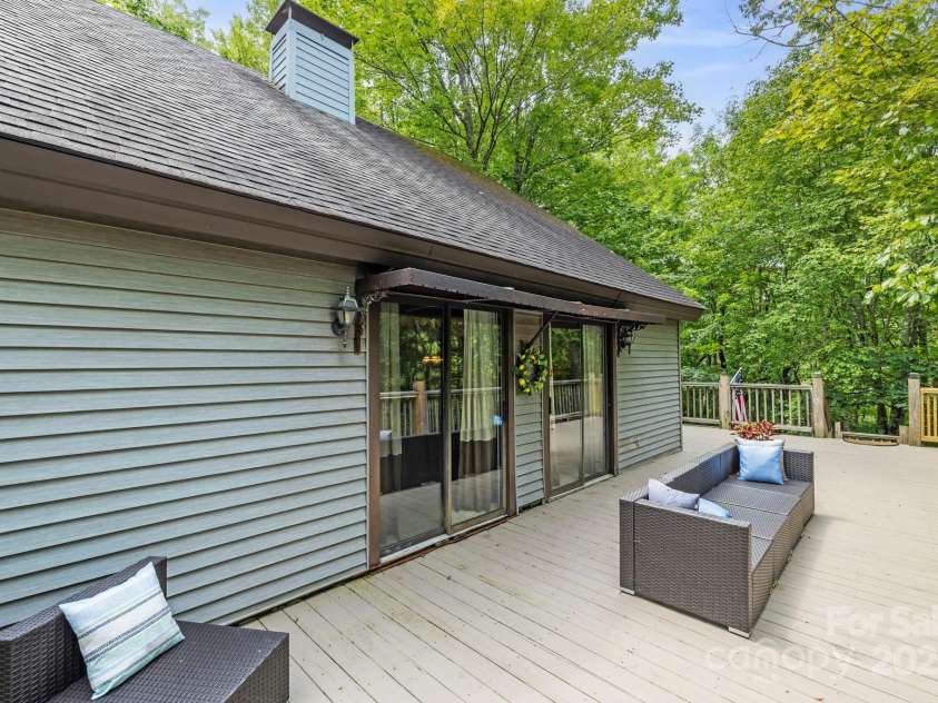 571 Tsisqua Circle, Brevard, NC 28712.  MLS# CAR4290327, YatesRealty ID 31248. 