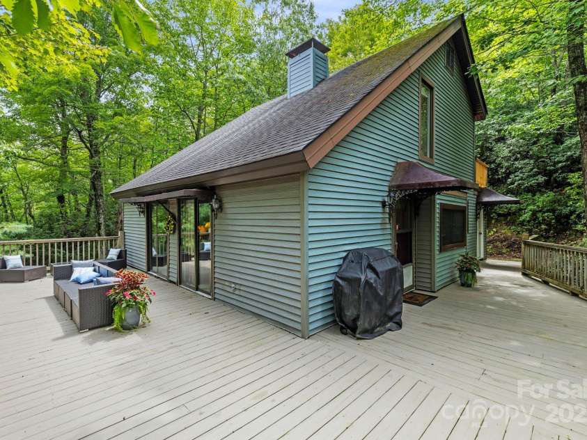 571 Tsisqua Circle, Brevard, NC 28712.  MLS# CAR4290327, YatesRealty ID 31248. 