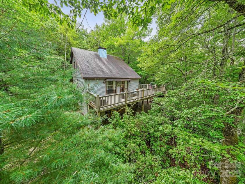 571 Tsisqua Circle, Brevard, NC 28712.  MLS# CAR4290327, YatesRealty ID 31248. 