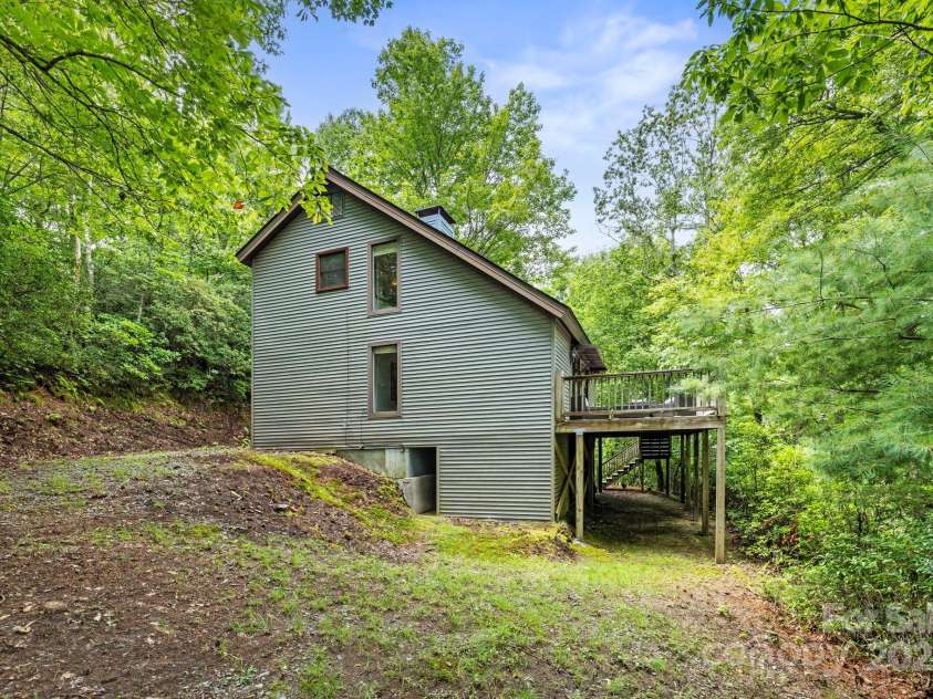571 Tsisqua Circle, Brevard, NC 28712.  MLS# CAR4290327, YatesRealty ID 31248. 