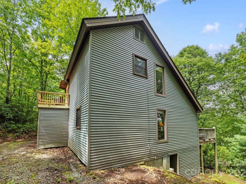 571 Tsisqua Circle, Brevard, NC 28712.  MLS# CAR4290327, YatesRealty ID 31248. 