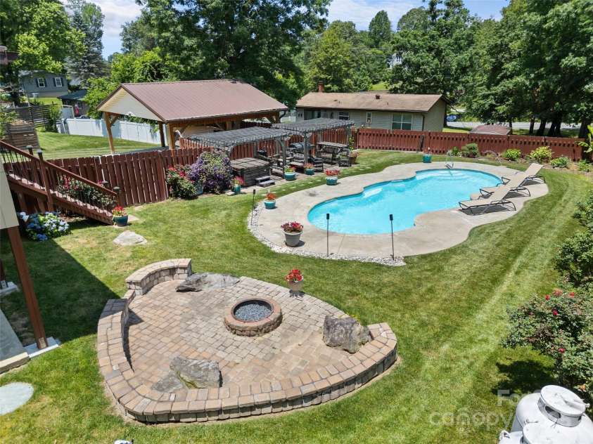 5 Granite Drive, Hendersonville, NC 28792.  MLS# CAR4266478, YatesRealty ID 31249. Excellent fire pit, newly delivered hot tub (April 2025), grilling area and a fantastic pool for those hot summer days!  