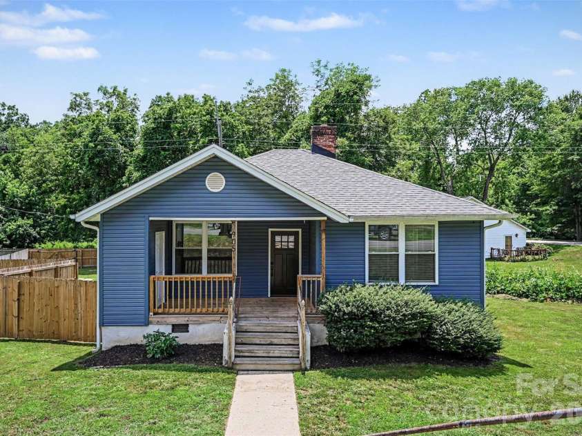 905 6th Avenue B None, Gastonia, NC 28052.  MLS# CAR4393716, YatesRealty ID 31249. 