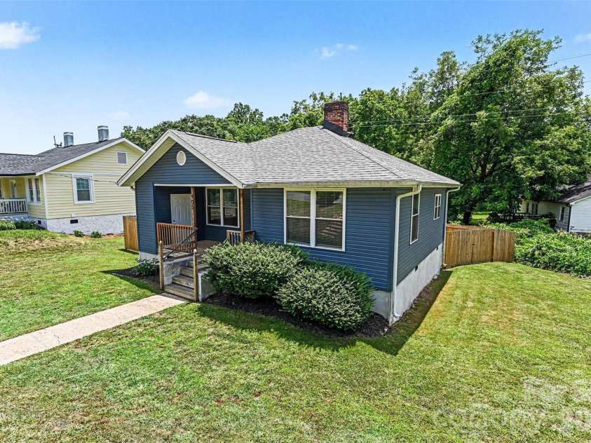 905 6th Avenue B None, Gastonia, NC 28052.  MLS# CAR4393716, YatesRealty ID 31249. 
