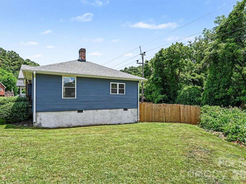 905 6th Avenue B None, Gastonia, NC 28052.  MLS# CAR4393716, YatesRealty ID 31249. 