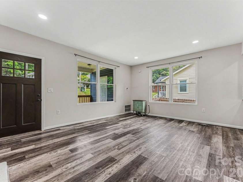 905 6th Avenue B None, Gastonia, NC 28052.  MLS# CAR4393716, YatesRealty ID 31249. 