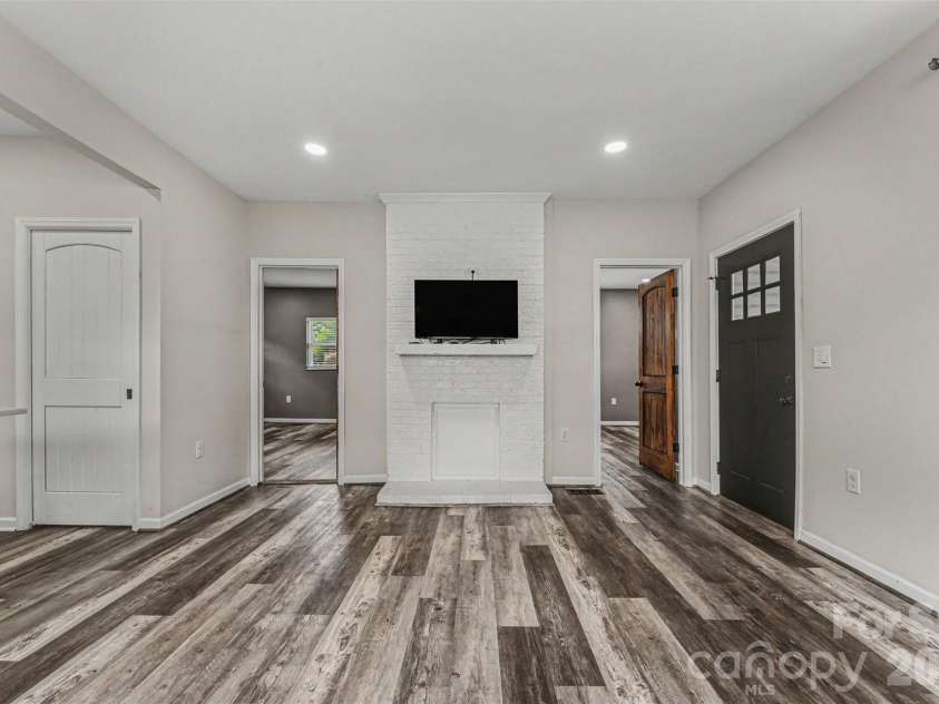 905 6th Avenue B None, Gastonia, NC 28052.  MLS# CAR4393716, YatesRealty ID 31249. 