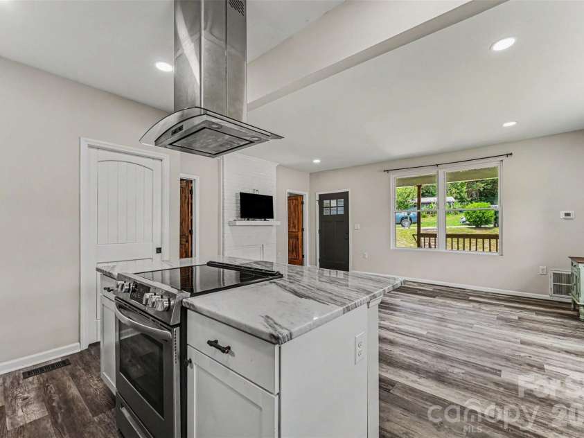 905 6th Avenue B None, Gastonia, NC 28052.  MLS# CAR4393716, YatesRealty ID 31249. 