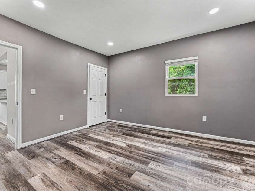 905 6th Avenue B None, Gastonia, NC 28052.  MLS# CAR4393716, YatesRealty ID 31249. 