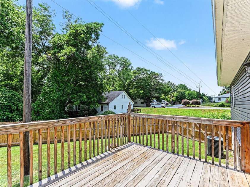 905 6th Avenue B None, Gastonia, NC 28052.  MLS# CAR4393716, YatesRealty ID 31249. 