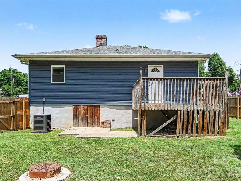 905 6th Avenue B None, Gastonia, NC 28052.  MLS# CAR4393716, YatesRealty ID 31249. 