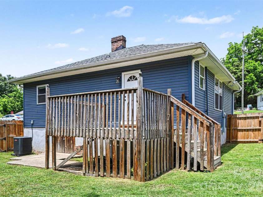 905 6th Avenue B None, Gastonia, NC 28052.  MLS# CAR4393716, YatesRealty ID 31249. 