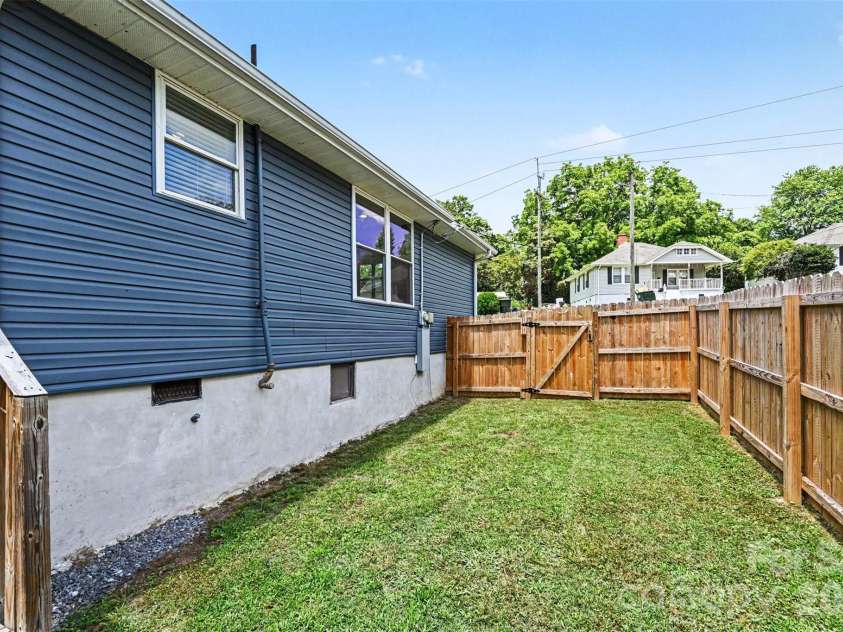 905 6th Avenue B None, Gastonia, NC 28052.  MLS# CAR4393716, YatesRealty ID 31249. 