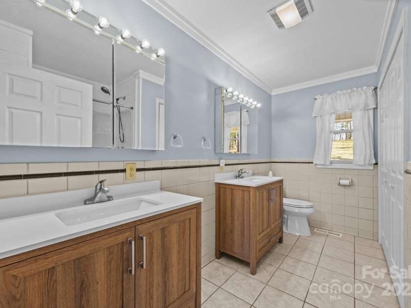 100 Young Drive, Candler, NC 28715.  MLS# CAR4230745, YatesRealty ID 3125. Ensuite full bathroom