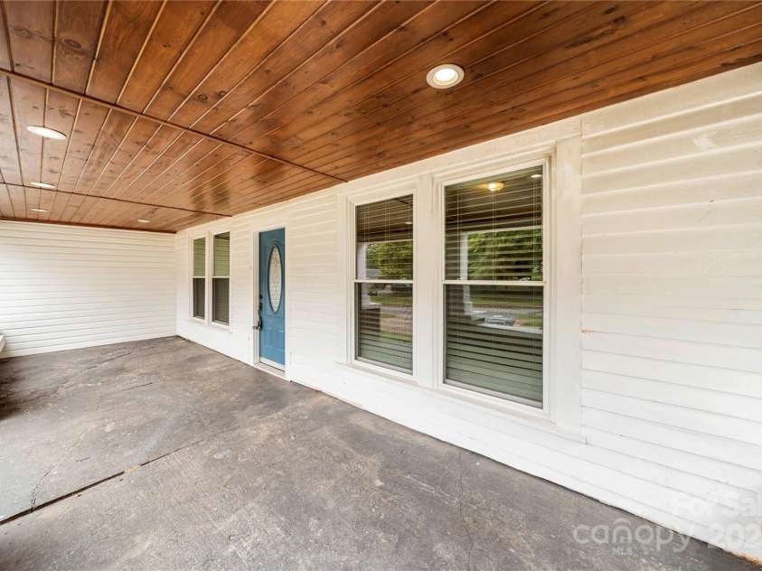 215 D Street, Newton, NC 28658.  MLS# CAR4305163, YatesRealty ID 3125. 