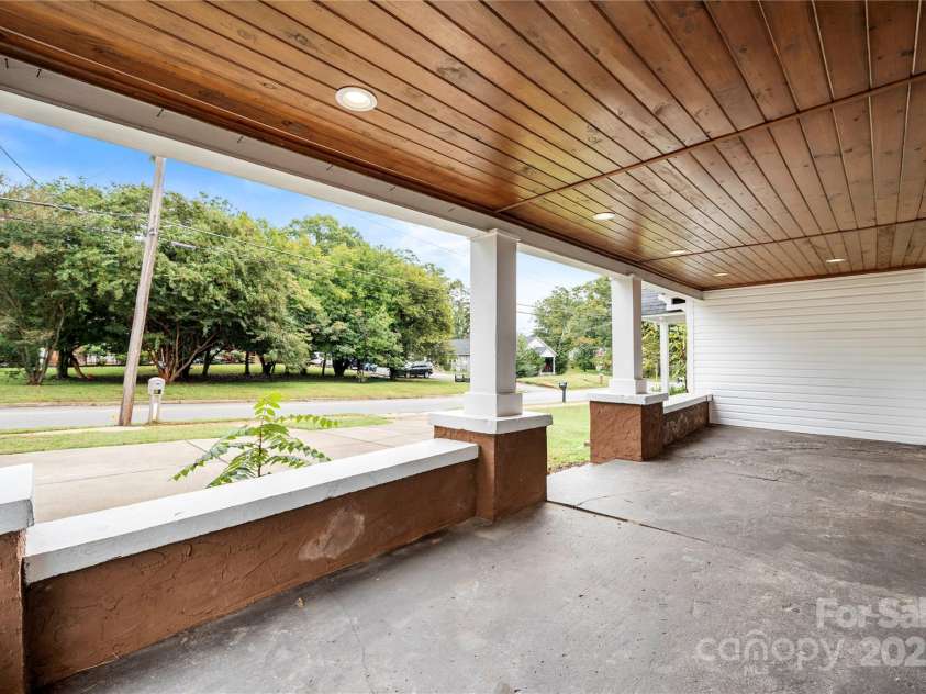 215 D Street, Newton, NC 28658.  MLS# CAR4305163, YatesRealty ID 3125. 