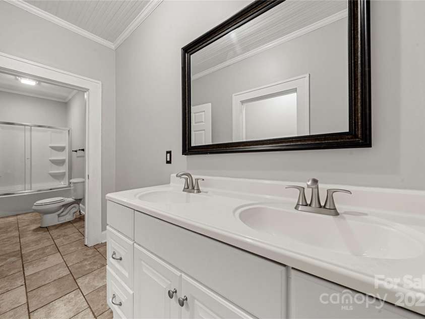 215 D Street, Newton, NC 28658.  MLS# CAR4305163, YatesRealty ID 3125. 