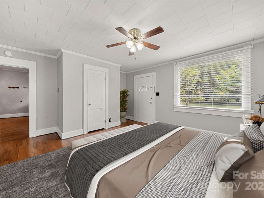 215 D Street, Newton, NC 28658.  MLS# CAR4305163, YatesRealty ID 3125. 