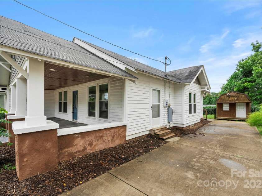 215 D Street, Newton, NC 28658.  MLS# CAR4305163, YatesRealty ID 3125. 