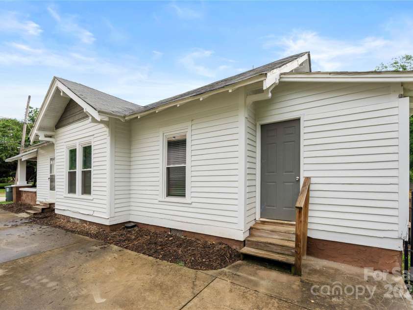 215 D Street, Newton, NC 28658.  MLS# CAR4305163, YatesRealty ID 3125. 