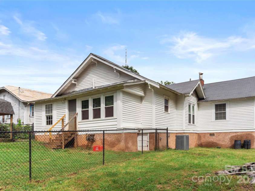 215 D Street, Newton, NC 28658.  MLS# CAR4305163, YatesRealty ID 3125. 