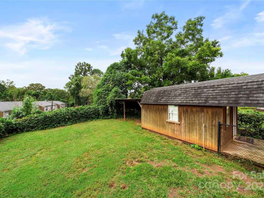 215 D Street, Newton, NC 28658.  MLS# CAR4305163, YatesRealty ID 3125. 