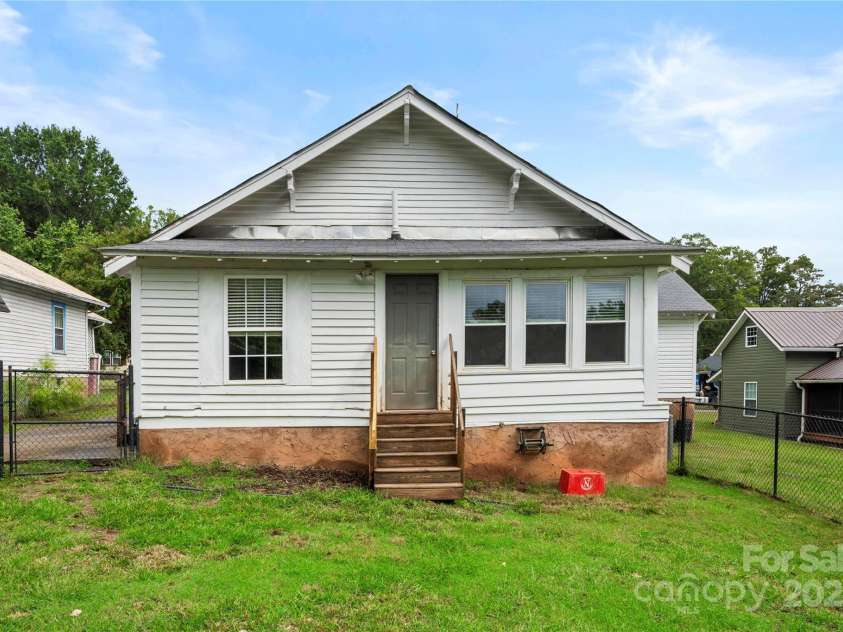 215 D Street, Newton, NC 28658.  MLS# CAR4305163, YatesRealty ID 3125. 