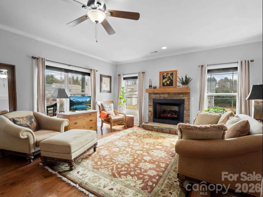 614 Downing Way, Landrum, SC 29356.  MLS# CAR4349559, YatesRealty ID 3125. Nine foot ceiling height throughout