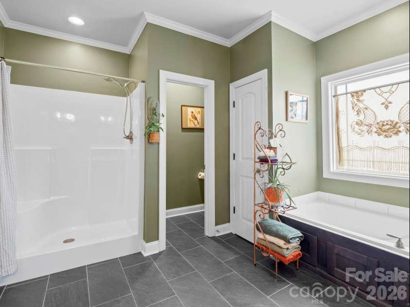 614 Downing Way, Landrum, SC 29356.  MLS# CAR4349559, YatesRealty ID 3125. Tile in all bathrooms