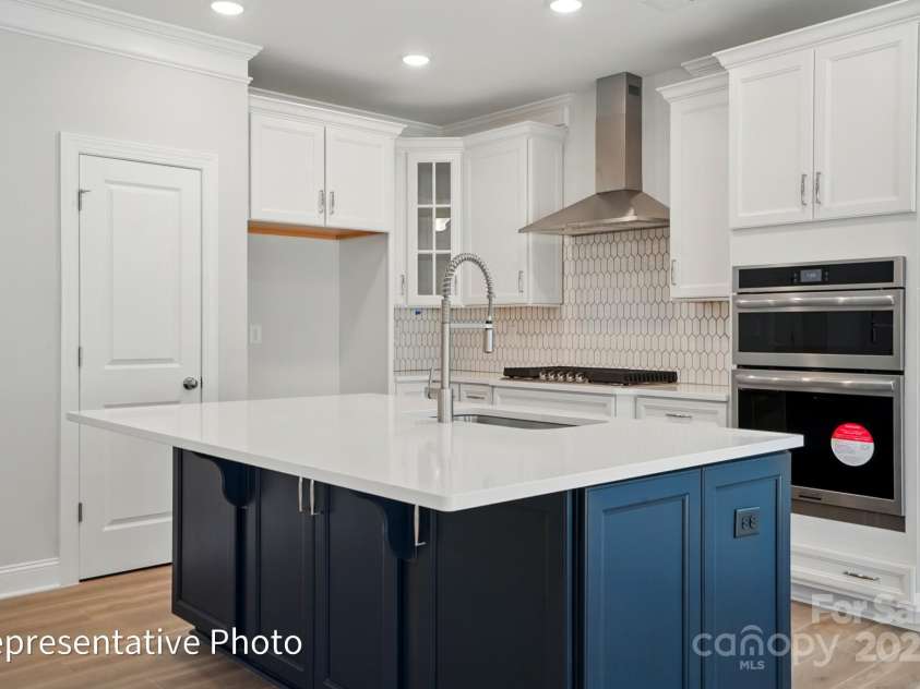 155 Prestwick Way, Mooresville, NC 28115.  MLS# CAR4286540, YatesRealty ID 31252. Kitchen Cabinets will be white
