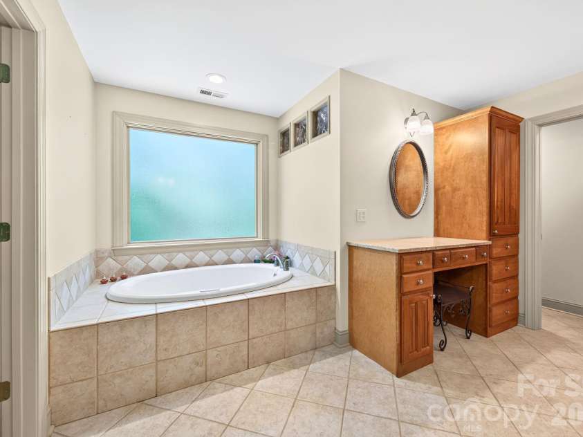 25 Whitaker View Road, Fairview, NC 28730.  MLS# CAR4394888, YatesRealty ID 31252. Large Soaking Tub