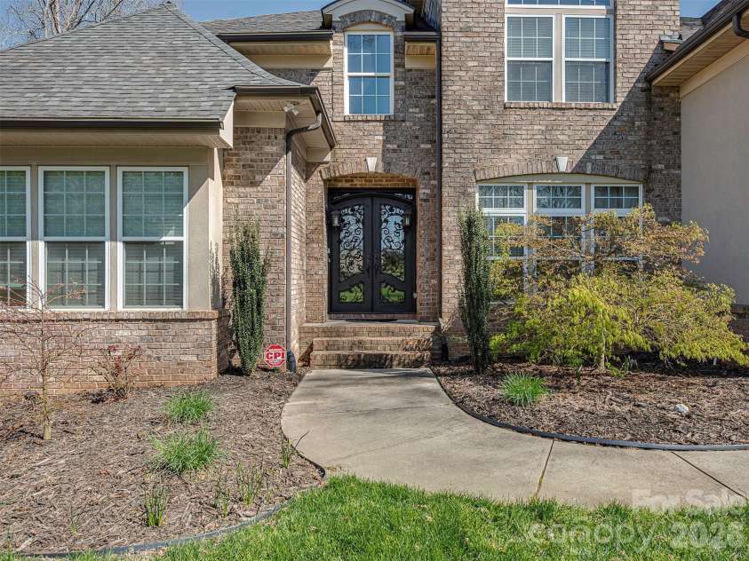 7209 Yellowhorn Trail, Waxhaw, NC 28173.  MLS# CAR4393930, YatesRealty ID 31253. 