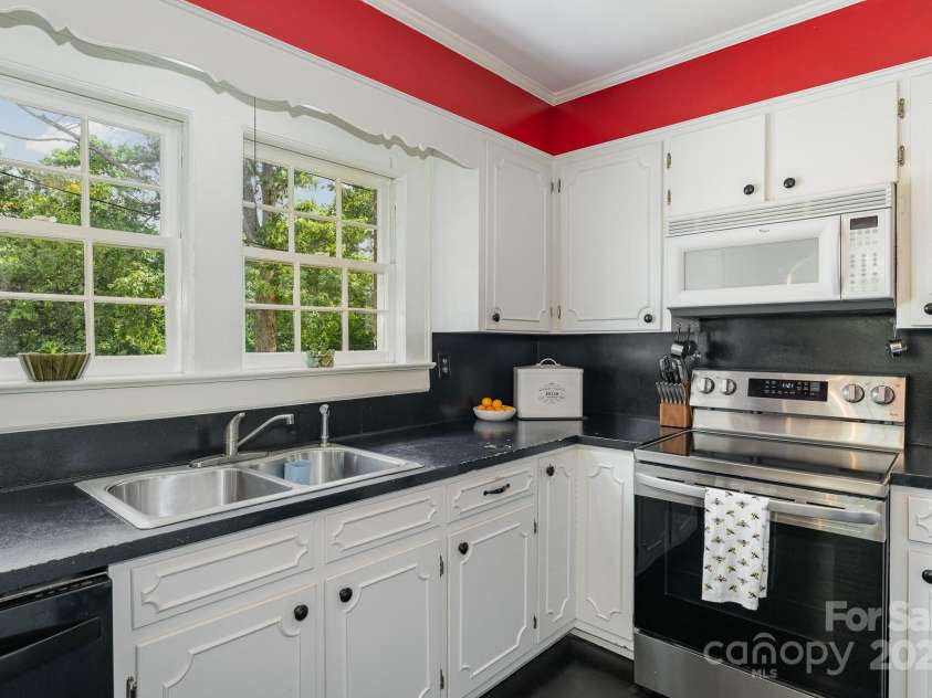 342 Cliff Road, Asheboro, NC 27203.  MLS# CAR4276734, YatesRealty ID 31256. 