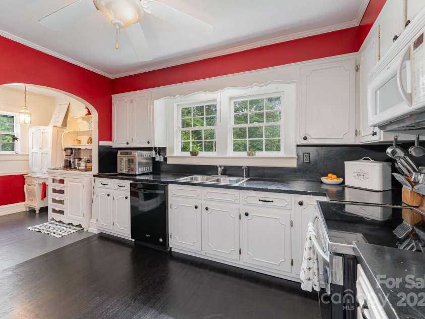 342 Cliff Road, Asheboro, NC 27203.  MLS# CAR4276734, YatesRealty ID 31256. 