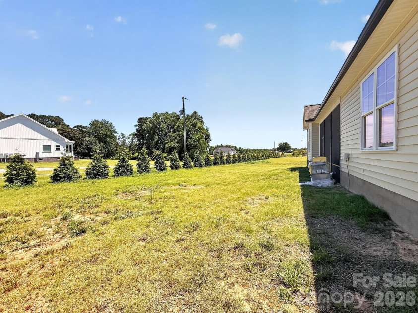 48 Tanseyleaf Drive, Smithfield, NC 27577.  MLS# CAR4394646, YatesRealty ID 31256. 