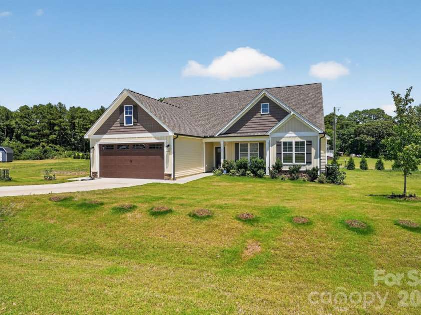 48 Tanseyleaf Drive, Smithfield, NC 27577.  MLS# CAR4394646, YatesRealty ID 31256. 